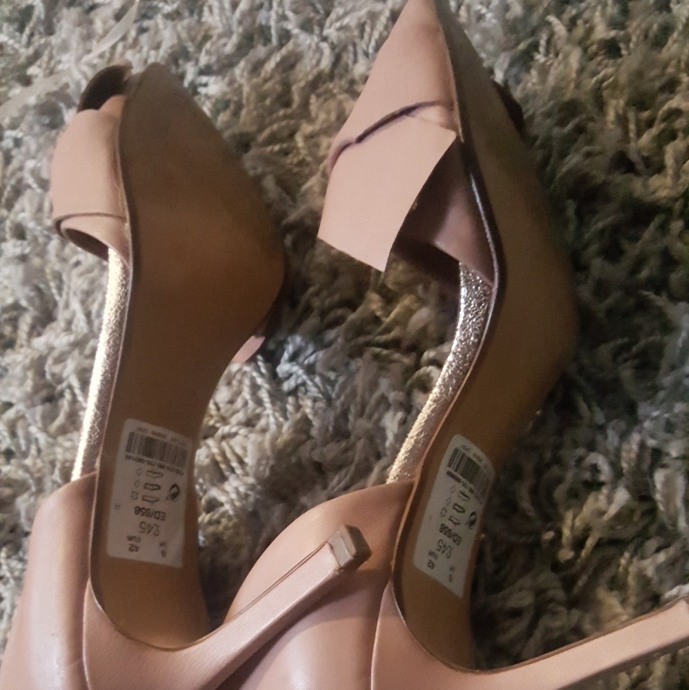 Heeled shoe